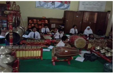 Gambar 23. Pentas Paduan Suara SMP Negeri 2 Purworejo di Pendopo Kabupaten 