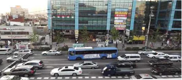 [그림  1-1]  작은  간격에서  버스의  차로변경에  의한  후행차량  정체