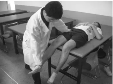 Figure 1. Contract‐relax exercise on quadriceps muscle.