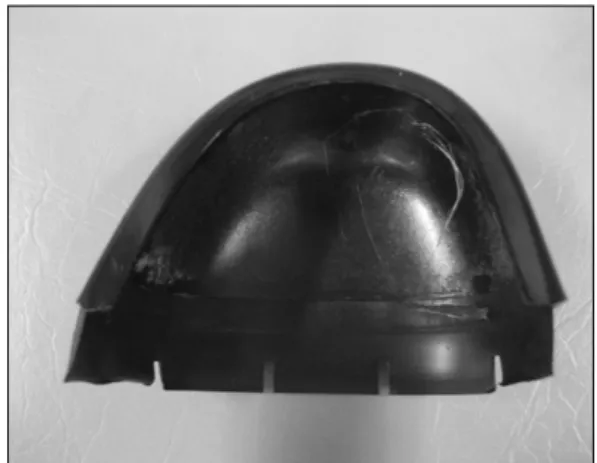 Figure  1.  Steel  wire  toe  cap.    안전화의 구분은 발등 덮개에 따른 가죽제,  고무제 안전화,  작업 구분에 의한 중작업용,  보통작업용, 경작업용 안전화,  몸통의 높이에 따른 단화,  중단화, 장화,  대전 방지 성능과 선심의 유무 및 신울의 재질에 따라 1종,  2종으로 분류가 이루어진다