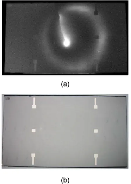 Fig.  7 (a)  thermographic  image  of  a  solar  cell  with  (marked)  crack,  (b)  back  side  photo  of  the  solar  cell