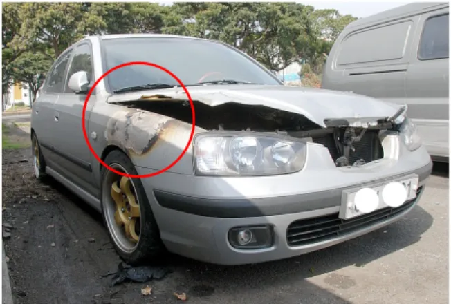 Fig. 5. State of front bonnet and nearby ABS module in a fired  vehicle. 기판은  거의  연소되지  않은  상태이며 ,  전자회로  기판 과 전기배선이 연결되는 커넥터 부분이 국부적으로 연 소된 양상을 나타낸다 