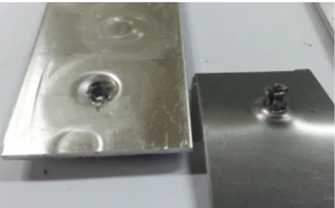 Fig. 7  Photographic illustrations of sheared upper sheets  with (a)semi-tubular rivet and (b)newly designed  rivet