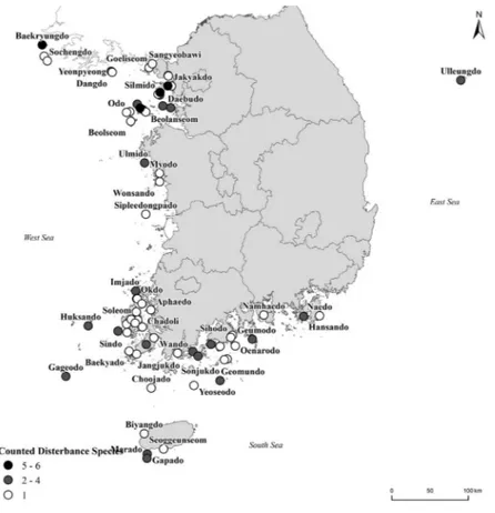 Fig. 2.  Distribution of ecosystem-disturbing invasive plants by island region (Left: proportion of islands with invasive species among all  islands, Right: proportion of invasive species relative to the native plants) (A: Gyeonggi, B: Chungnam·Jeonbuk, C: