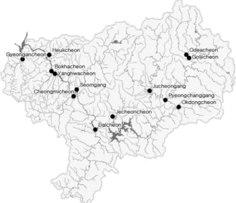 Fig. 1. Water quality &amp; flow rate measuring sites on the  watersheds. 2.3. 일유출량 산정 건교부 TM  수위자료는 동절기 운영중단,  관정 폐색,  기 기  및  보정오류  등으로  부정확한  자료가  혼재되어  있다
