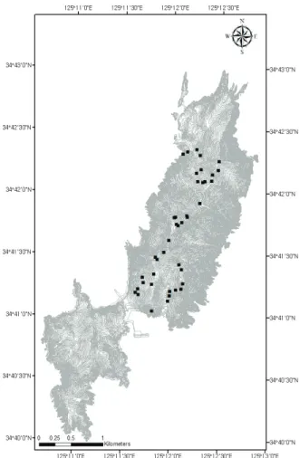 Figure 2. Location of the study area and sample plots  (41 black dots). 결과 및 고찰 1. 종조성에 따른 식물사회학적 식생유형분류 홍도  산림식생은  1개  군락군(Community group), 2개  군락(Community), 4개 군(Group)의 식생단위 체계를 갖 고 총 6개 유형으로 구분되었다