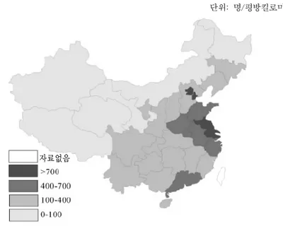 [그림  1-3-1]  중국  인구분포  형태 단위:  명/평방킬로미터 자료:  제6차  전국인구  조사(2010)  여덟째 ,  인구의 분포가 동남연안에서 서북내륙으로 점차 감소하 는 형태를 보이고 있다 