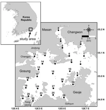 Fig.  1.  The  sampling  locations  of  surface  sediment  in  Jinhae  bay. 1.  서  론    자연적 혹은 인위적인 활동으로 인해 환경으로 유출된 미량금속은 강이나 하천을 통하여 해양으로 유입되며(Ra  et  al., 2013),  유입된 미량금속 중 소량만이 용존 상태로 존재하고 대부분은 물리·화학적인 과정을 통해 수층으로부터 침강하여 해저 퇴적물에 저장된다(Cho  et  al.,  20