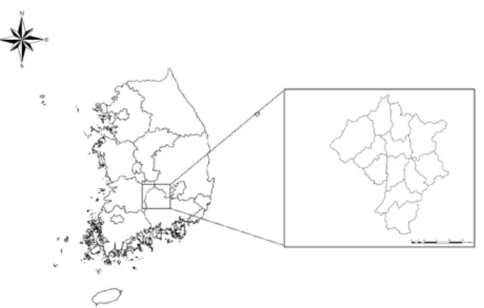 Fig  1.  Map  of  study  area  in  Geochang  County,  Gyeonam  Province,  Korea. 2. 자료 수집 멧돼지에 의한 농작물 피해 자료를 수집하기 위하여 농작 물 파종기인  2012년 5월부터 수확기인 2012년 10월까지  피해지를 조사하였다