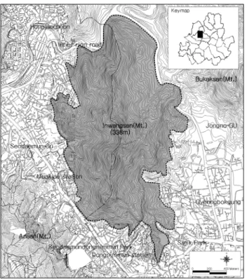 Figure 1. The location of the survey site 2. 조사분석방법 인왕산 현존식생은 서울시 정밀 항공사진을 이용하여 암 반,  시설물,  식생분포지(침엽수,  활엽수 등)  등 식별이 가능한  시설물과 식생의 경계를 1/1,000  축척의 수치지도에 디지타 이징 한 후 현장에서 교목층 수종의 식생상관(vegetational  physiognomy)을 기준으로 조사하여 식생경계를 도면화하 였다