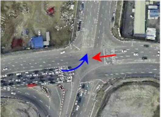 Fig. 1. Direction of progress of both vehicles before  impact (Blue arrow Lexus, Red arrow Sonata) 교통사고보고실황조사서에는  렉서스가  황색  신호에  교차로에 진입하여 녹색 신호에 진행하는 소나타를 충돌 한 사고라고 기재되어 있지만, 렉서스 운전자 및 소나타 의  운전자  주장이  서로  일치하지  않는다