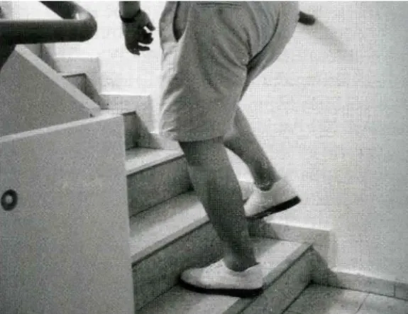 그림  2.  Dorsiflexion  test  during  climbing  stairs