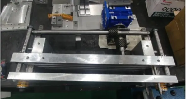 Fig.  4.  Scarfing  roller  part  of  adhesive  wireless  bookbinding  machine