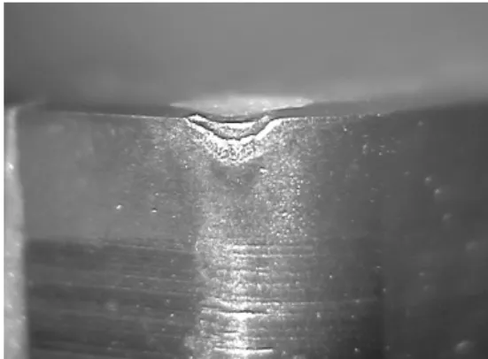 Fig. 11 Surface roughness according to feed rate (cutting  depth = 0.1mm, cutting speed = 100m/min)플랭크 마모의 진행에 의한 수명한계 보다는 공구파손에 의한 수명한계가 자주 발생하였다