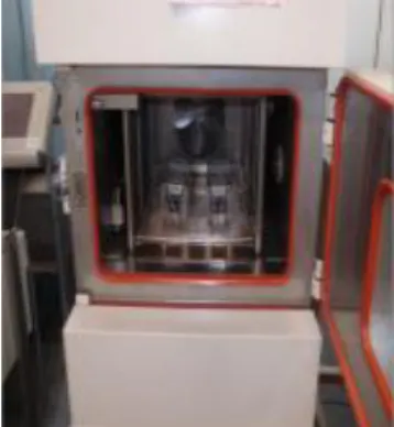 Fig.  8. Experimental  set  up  of  cold  shock  temperature  test 3.3.4  온도  사이클  시험 버스웨이 시스템은 부하의 변동과 주위 온도의 변화에 따라 도체 온도가 급격하게 변화할 수 있고 그로 인해 박막 코팅된 에폭시 절연물이 갈라지거나 깨질 수 있는 가능성이 존재한다