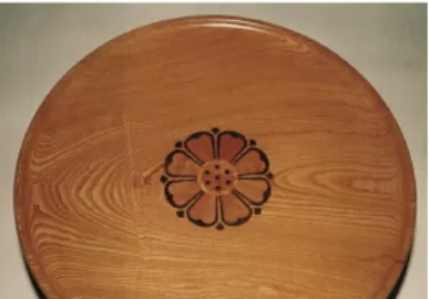 Fig. 2. Yuseokgeun masters of Gongju Tray.조직위원장상  등을  수상하며  두각을  나타내기  시작하였다.   그러던 차에 1986년 기능올림픽과 함께 개최된 제1회  목공예명장선발대회에  나서게  되는데  출전하기까지는 많은 망설임이 있었다고 한다