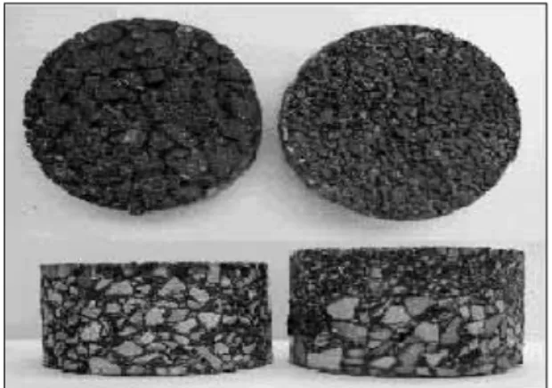 Fig. 1. Quiet Pavement Mixtures (Left: One Layer, Right: Two Layer)⦹Ł ᯩ݅(Ministry of Environment, 2011)