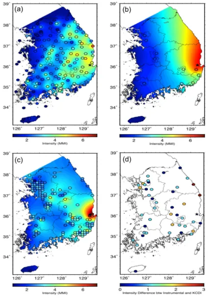 Fig. 4. The same maps as in Fig. 3, but for the 2017 Pohang earthquake.경주지진 KCDI 진도분포도(그림 3c)는 대중으로부터 수집한 자료만을 사용하여 나타냈음에도 불구하고, 많은 수의 지진계를 사용하여 나타낸 계기 진도분포도(그림 3a)와 공간적 분포 특성이 상당히 유사하다