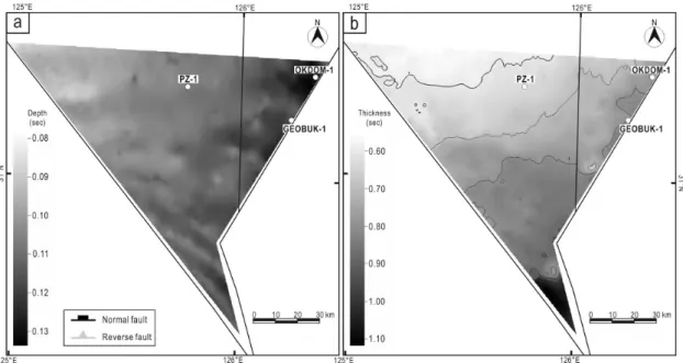 Fig. 10. Time structure map of MB5 (a) and isochron map of MS4 (b). Contours in sec (two-way travel time).4.1.5 MS4 (플라이오세-플라이스토세)층단위 MS4는 연구지역 최상위 층단위로서,  상부 경계면인 MB5(해저면)는 전반적으로 큰 기복 없이  평탄하게  0.08~0.14  sec  깊이에  분포한다(그림 10a)