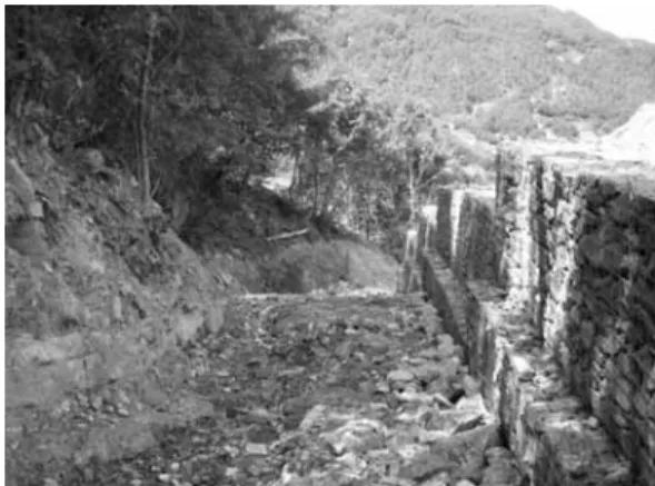 Fig. 8. layered strata of the cutting face in the valley.