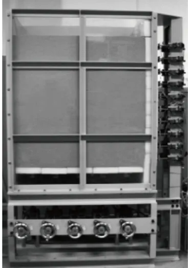 Fig. 1. Model tank with sand1. 서 론도시가 발전할수록 지상공간이 포화되므로,  지하공간 활용이 활성화되어 진다.  이렇게 지하공간 굴착이 빈번해지게 되면 기존에 건설되어 있던 지상구조물 및 현재 건설 중인 지상구조물(흙막이 벽체)과 신설하는 지하공간 굴착이 매우 근접하여 이루어질 수 있다