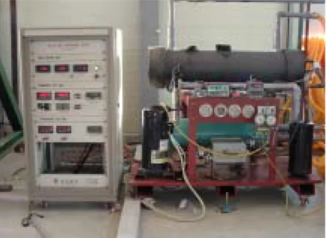 Fig.  1  Photograph  and  schematic  diagram                    of  experimental  apparatus 2.2  실험방법 실험을  수행하면서  적정  냉매량을  주입하기  위 해  액관  측에  설치된  Sight  Glass와  증발온도와  압력  등을  기준으로  냉매를  주입한다