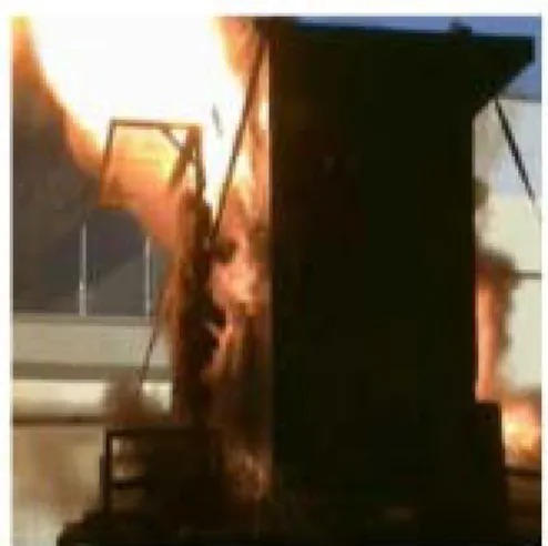 Fig. 9 High speed images of an arc                                      fault test    초경에  안전  배기구가  열리는  모습(a),  안전  배 기구로  열가스가  빠져나오는  모습(b)  그리고  화   염이  빠져나오는  모습(c,  d)이  잘  나타나  있다