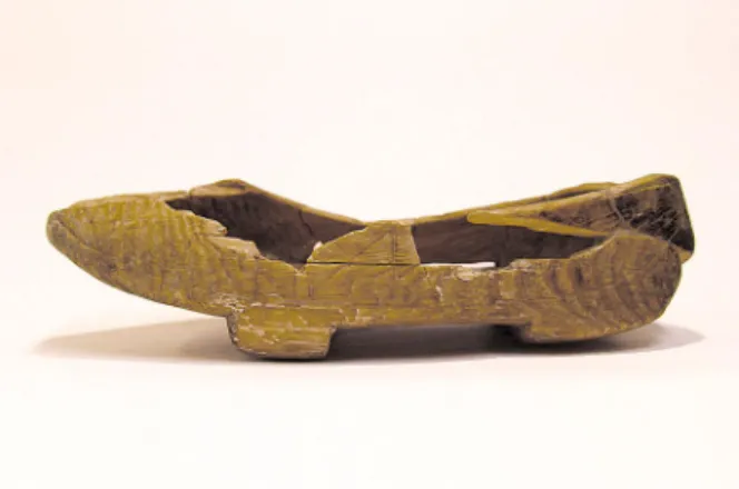 Fig. 11. Sabot after conservation. Fig. 12. Sabot after conservation.