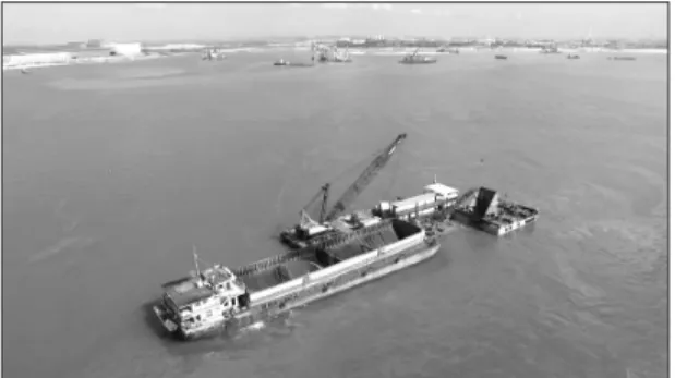 그림 4.2 Pelican Barge Offloading Sand