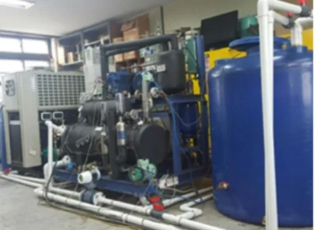 Fig. 2 Photo of experimental apparatus. 증발기는 만액식을 사용하였고,  응축기와 마찬 가지로 쉘 측에는 냉매가,  튜브 측에는 냉수가 흐 른다