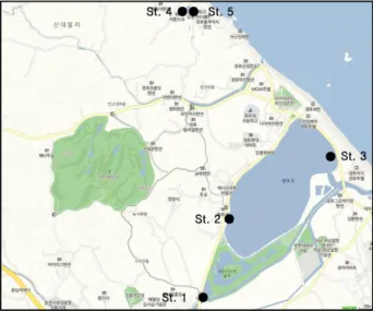 Fig. 1. Map showing the studied stations. 2)  어류채집  어류의 채집에 있어 자망(망목 50×50mm,  15×15mm)은 저녁에 설치 후 아침에 수거하였으며,  또한 투망(망목 7×7mm)과 족대(망목 5×5mm)를 사용하였다