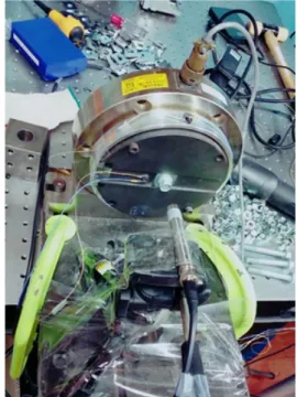 Fig. 1 Experimental setup of bolt clamping force es- es-timation with microphone and load cell