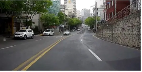 그림 1. 굴곡이 있는 도로영상의 예 Fig. 1. A  non-flat  road