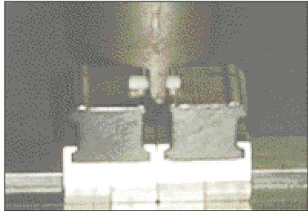 Fig. 3. Three-point bending test.