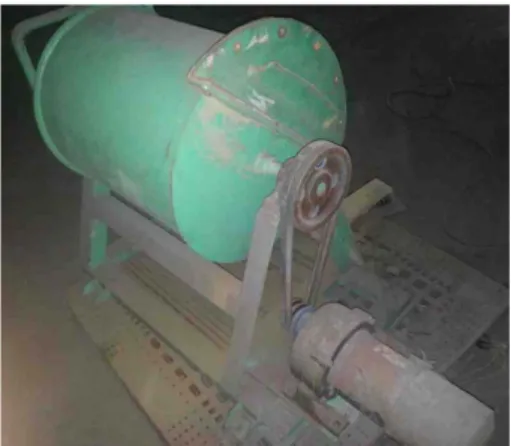 Fig. 3. Digital image of the twin roll briquetting machine and the resulting 24 mm·43 mm·43 mm briquette.