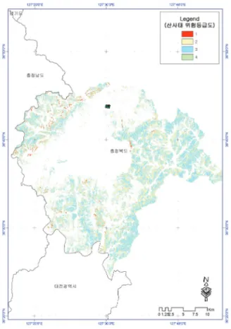 Fig. 7.  Example of connection analysis between area of test implementation in geological features of the ground and areas of landslide risk rating.