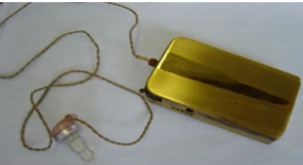 그림 1. 스테텔릭박물관의 Philip Radio Tour(1952) Fig 1. Philip Radio Tour(Stedelijk Museum, 1952) 2007년 iPhone을 비롯, 스마트 폰의 출시와 함께 현재는 스마트 폰 애플리케이션이 멀티미디어 가이드를 대체하며 양 적으로 증가하고 있다