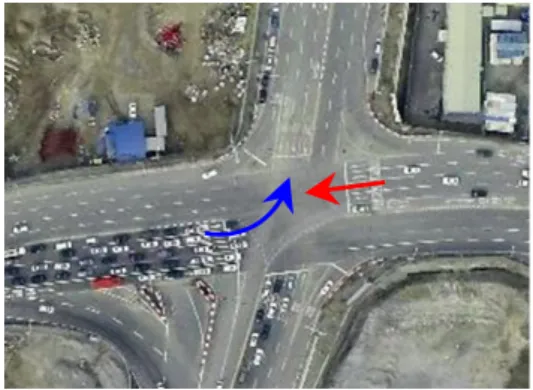 Fig. 1. Direction of progress of both vehicles before  impact (Blue arrow Lexus, Red arrow Sonata) 교통사고보고실황조사서에는  렉서스가  황색  신호에  교차로에 진입하여 녹색 신호에 진행하는 소나타를 충돌 한 사고라고 기재되어 있지만, 렉서스 운전자 및 소나타 의  운전자  주장이  서로  일치하지  않는다