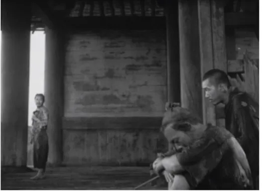 그림 1. <라쇼몽> 라쇼몽 (羅生門) 전경 <라쇼몽>의  주요공간인  나생문(羅生門-라쇼몽)이라 는  폐허로  된  공간은  한자로  버릴  나(羅),  태어날  생(生) 으로  버려지거나  혹은  다시  태어나는  연옥의  공간으로  산자와  죽은  자가  함께  다닐  수  있는  공간을  의미한다