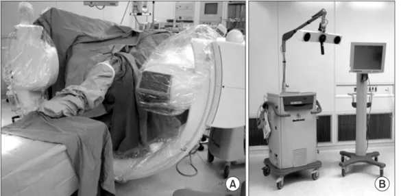 Fig. 1. Image data acquisition and recon- recon-struction. (A) Intraoperative  three-di-mensional images are acquired with the  C-arm