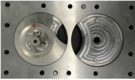 Fig.  3.  Photos  of  upper  plate(left)  and  lower  plate(right) 3.2  터보과급기  터빈  효율 3.2.1  정상  유동  터빈  효율 정상 유동이 있는 트윈 스크롤 터보과급기에서 터빈의  등엔트로피(isentropic)  터빈  효율    은  다음과  같이  정의한다[11]