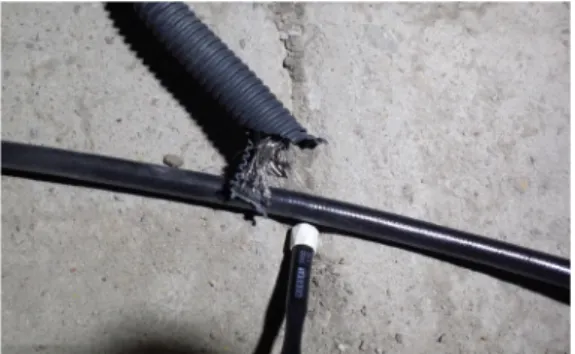 Fig.  14  Damaged  high-molecular-compound  flexible  hose. 화와  분해반응의  확산을  막고,  기존에  사용했던  고분자화합물  유연배관대신  스테인리스로  제작 된  유연배관으로  교체하여  배관의  파손을  막았 다