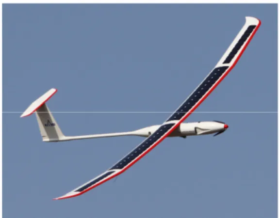 Fig.  1  EAV2  electric  powered  UAV  in  flight. 한  반영구  체공을  목표로  한  연구들도  수행되고  있는데,  이  경우  발사에  많은  비용이  드는  인공 위성을  대체하여  통신  중계,  지상  감시  등을  수 행  가능하다