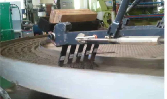 Fig. 2. Anti-abrasion  material  selecting  test  in  soil  chamber.  로  하였으며,  여과망의  간극은  0.5,  1.0 mm의  망을  사용  2수준으로  하였으며,  스프링  고정 위치를  3수준으로  고정,  스프링  압축정도를  측정  압력실  단면적으로  나눠서  압력실에  걸 리는  압력을  계산하였다