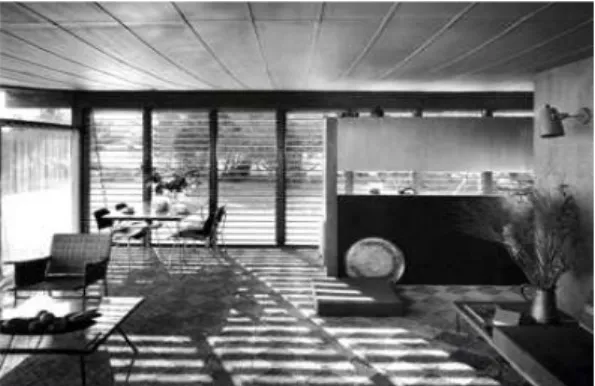 Fig. 7. Paul  Rudolph,  Revere  Quality  House,  Internal  Patio  (1948) 3.2.3  오버행을  사용한  공간  연결 지붕의 연장된 요소로서 오버행은 외부공간을 향해 뻗어나가는 형식으로 풍부한 그늘 공간뿐만 아니라,  내,  외부 공간의 연결을 유도하는 공간구성요소로서 작용한 다.[17]  주택#1(Denman  Residence)에서부터 등장한 내,  외부 연속적인 표현은 그림의 천정재의 동일한 