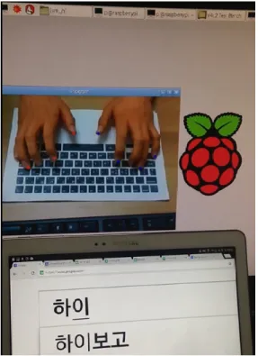 Fig. 14. Key Typing with Finger Keyboard in Raspberry  Pi 2 그림  14는  Raspberry  Pi  2에  연결된  카메라를  통해  키  타이핑을  인식하고  안드로이드를  탑재한  삼성  갤럭시  탭 에  키  타이핑이  이루어지고  있는  모습을  보여준다