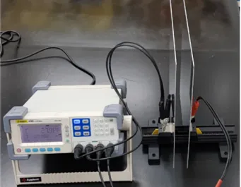 Fig. 3. (Color online) Measuring system for the capaci- capaci-tance of the parallel plate capacitor.