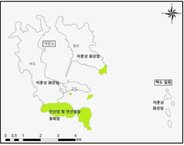 그림 2. 백도 일원의 지질도        그림 3. 상백도 등대섬의 해식애(좌)와 병풍바위의 풍화혈(우)다.  그후  19세기  전후  러시아군과  영국군에  의해 일시  불법점거  당하기도  했으며,  고종  33년(1896년)에  돌산군에  속했다가  1914년  조선총독부  통치 하에  여수군에  속한  이후로  현재까지  여수시  관할로  남아  있다