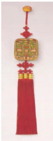 Fig. 1. Construction of embroidered  norigae (National Museum of Korea 2004)러한  노리개  및  자수의  발달과  무관하지  않다고 본다
