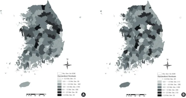 Figure 3은 각각 OLS와 GWR의 잔차도를 나타내고 있다. Figure  3을 통해 잔차 공간구조 분석결과 각각의 회귀모형에 의해 추정된  값  중 잔차가 과소 추정된 지역과 반대로 잔차가 과대 추정된 지역 을 파악할 수 있다